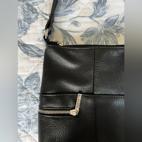 Black Leather Roots Purse - Picture 4 of 6